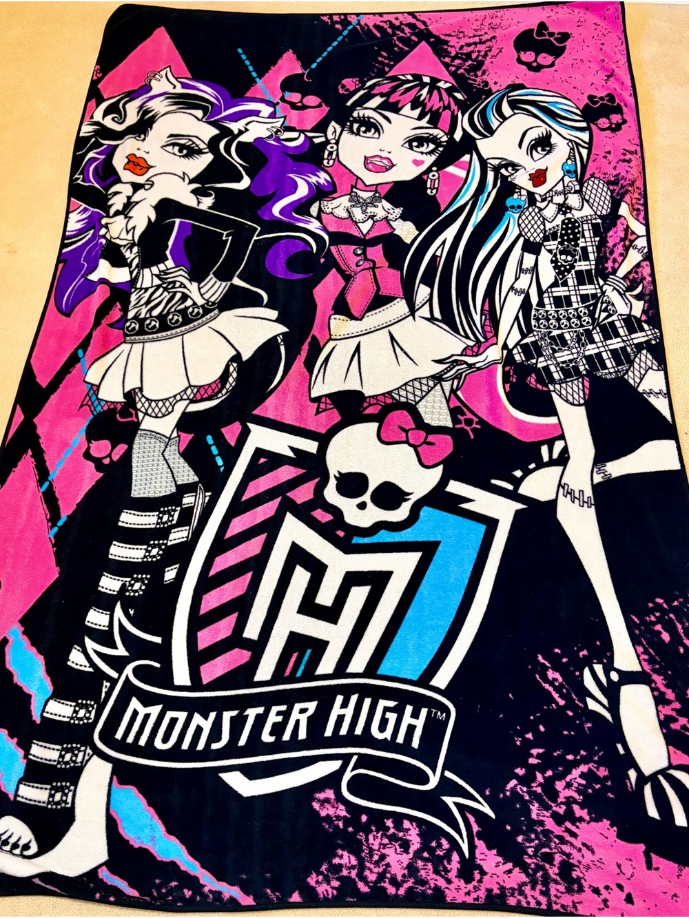 Monster High (2011) Throw Blanket
